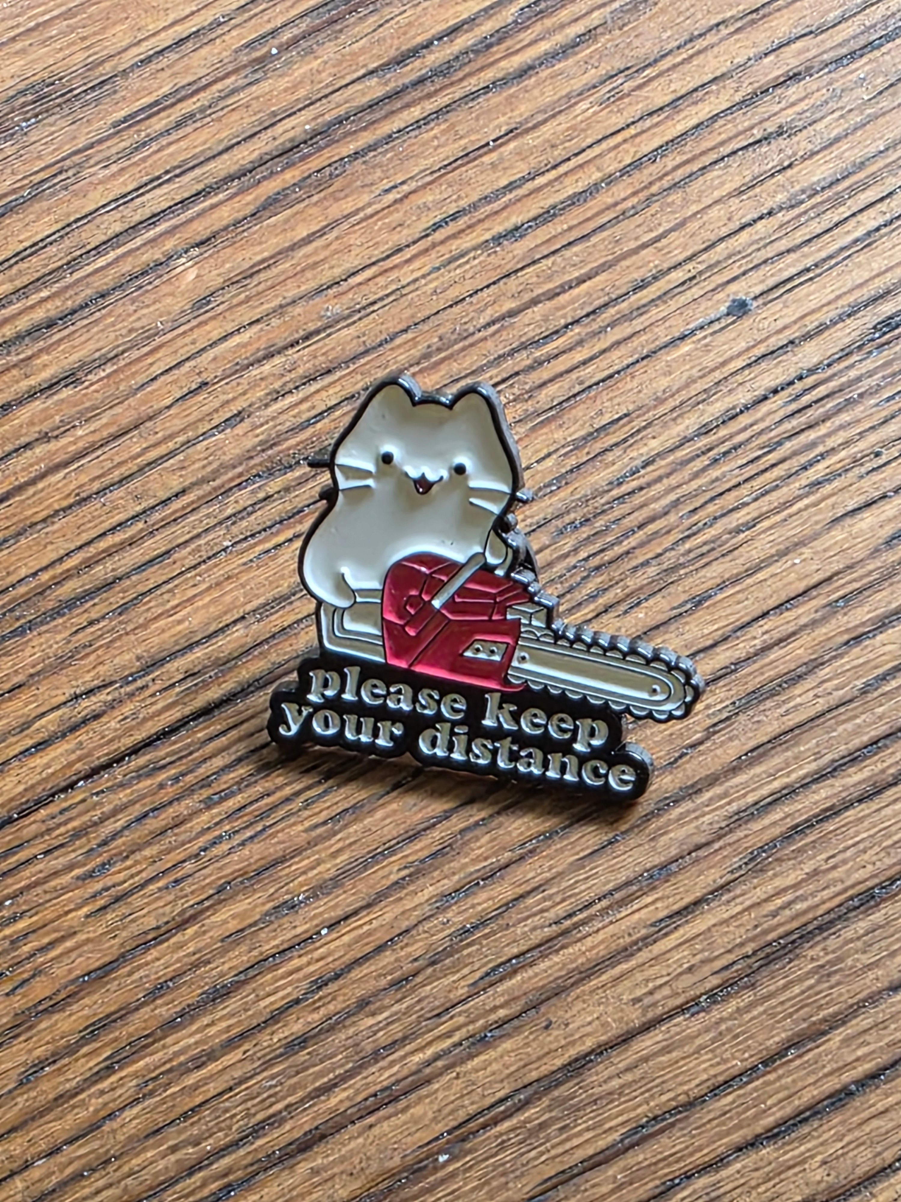 Please keep your distance - Pin badge